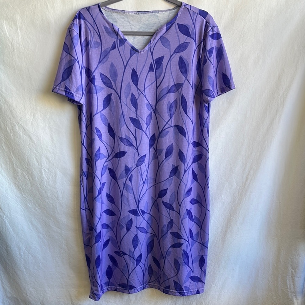 Effortless notched V-neck short sleeve knee length dress, size L